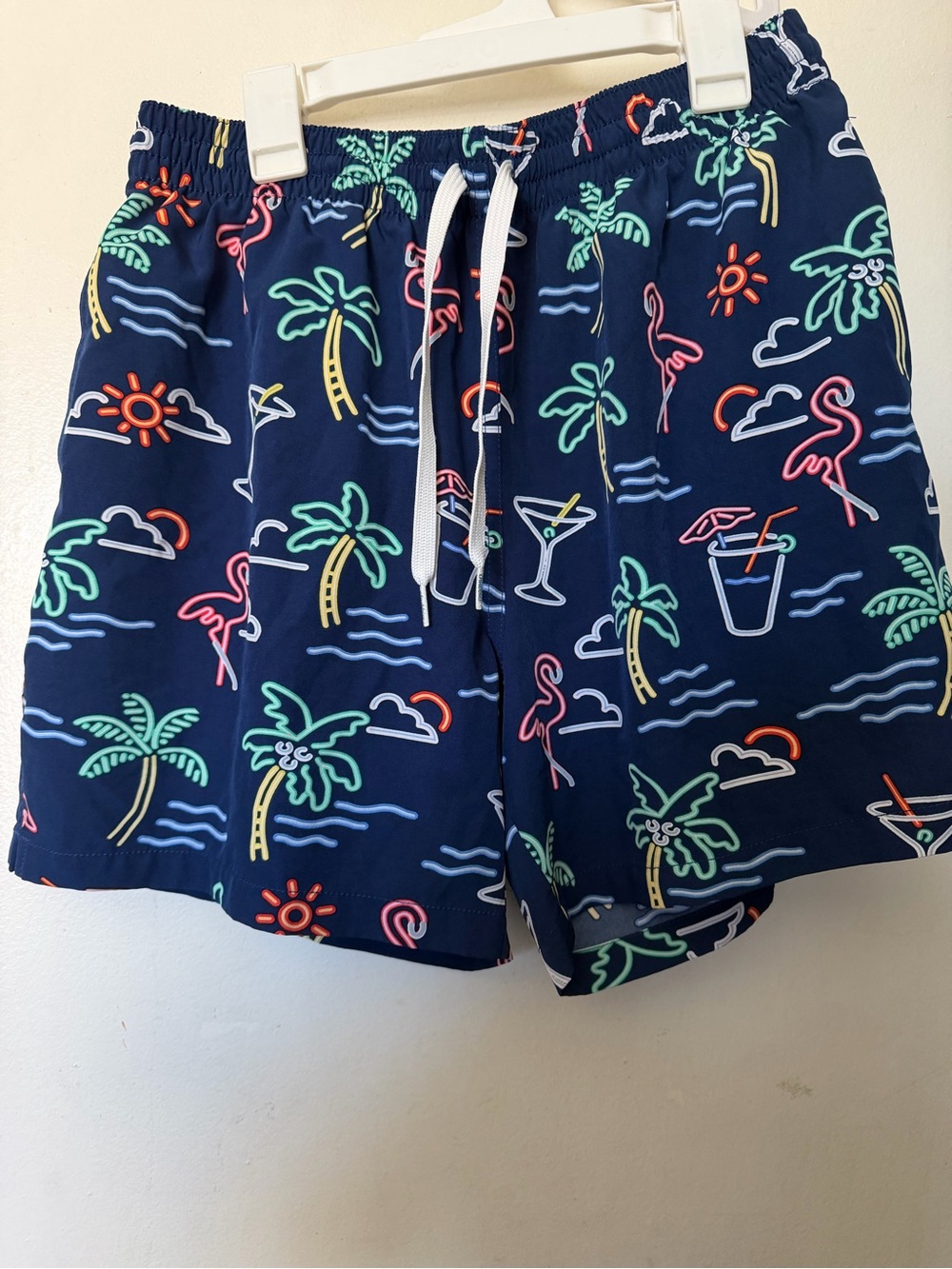 Chubbies Neon Tropical Flamingo Swim Trunks Men’s Large